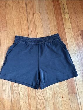 NWOT Lululemon Softstreme High-Rise Shorts 4” Black Size 6